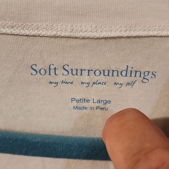 Cute soft surroundings top large petite - Picture 2 of 3